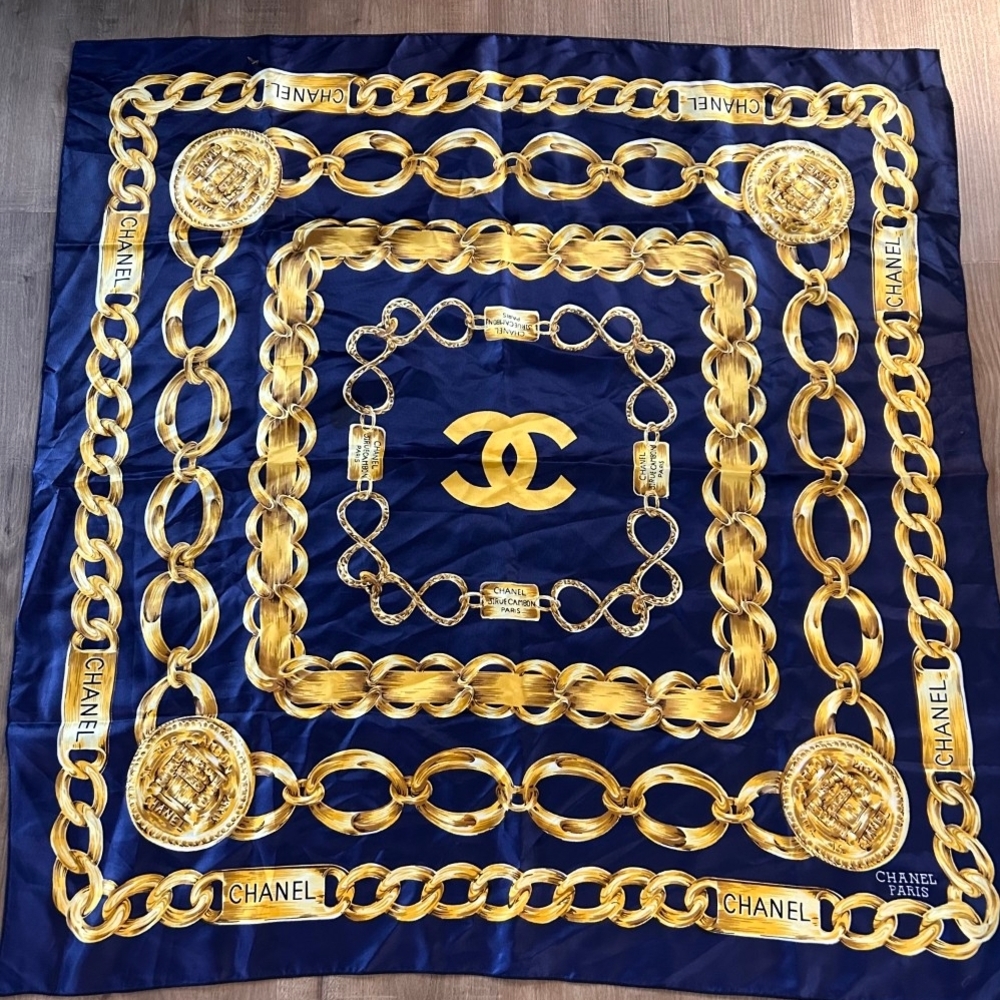 CHANEL 31 Rue Cambon Blue and Gold Chain Motif Scarf